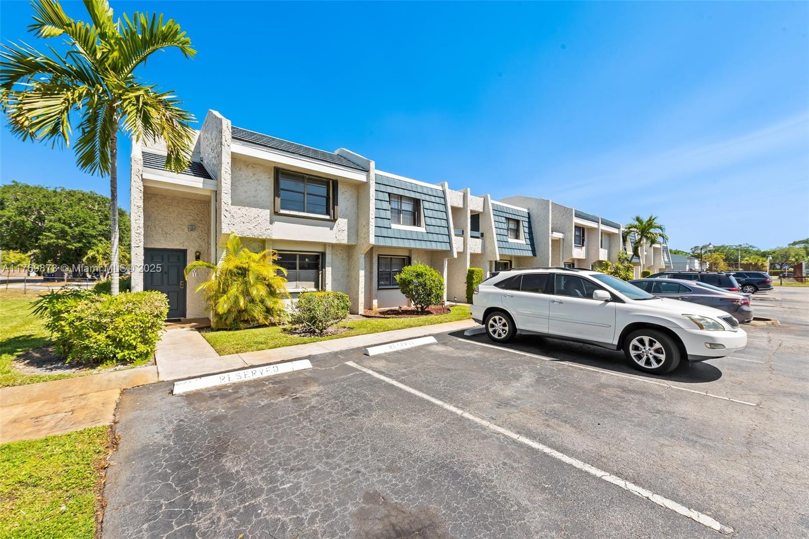 Villas Of Sheridan Condo