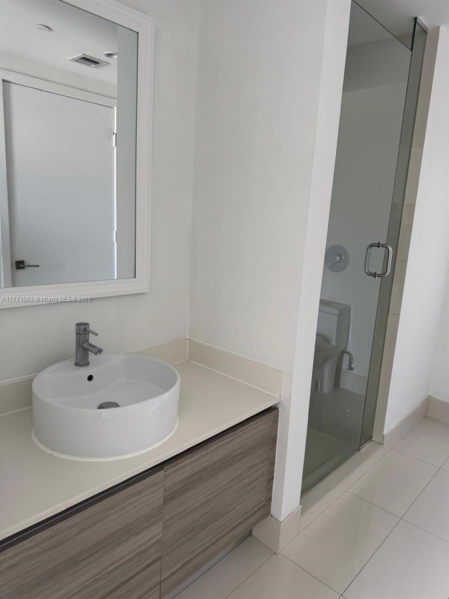 121 NE 34th St #1711, Miami FL 33137