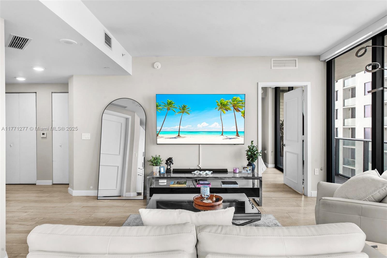 listing main picture