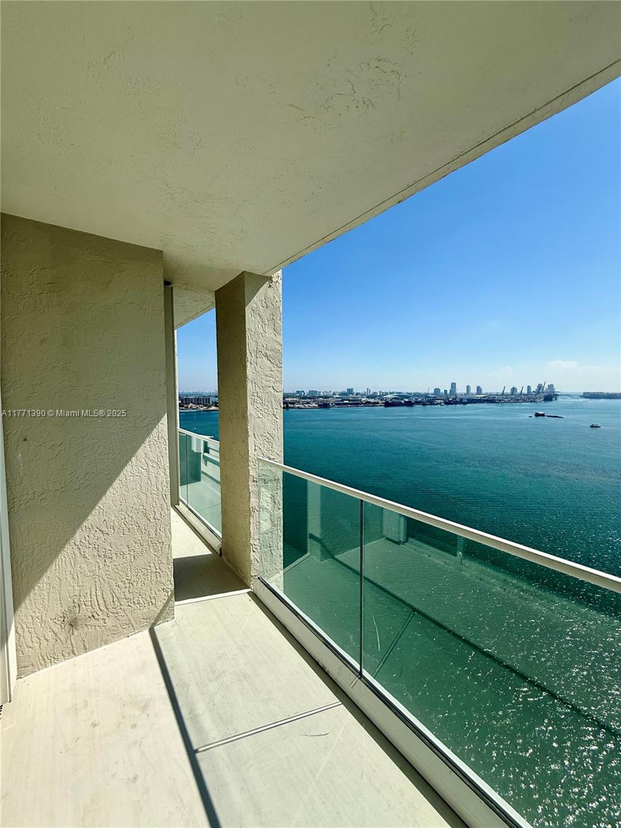 800 Claughton Island Dr #2404, Miami FL 33131
