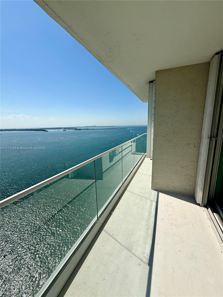 800 Claughton Island Dr #2404, Miami FL 33131