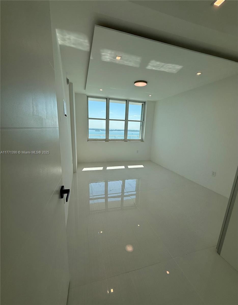 800 Claughton Island Dr #2404, Miami FL 33131
