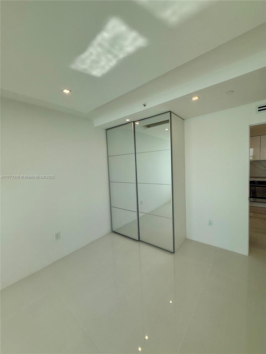 800 Claughton Island Dr #2404, Miami FL 33131