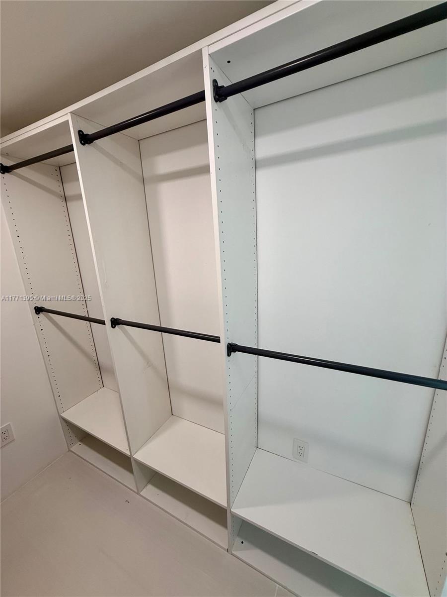 800 Claughton Island Dr #2404, Miami FL 33131