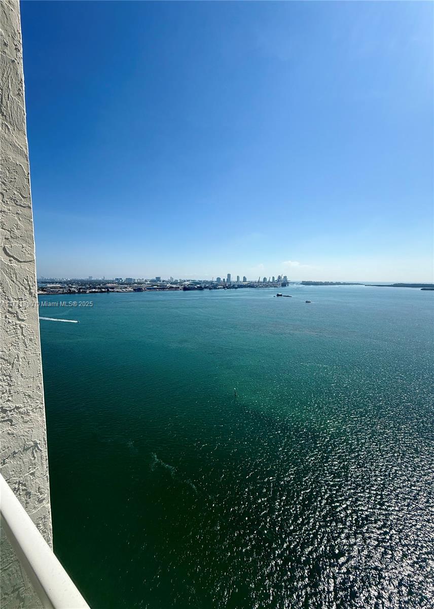 800 Claughton Island Dr #2404, Miami FL 33131