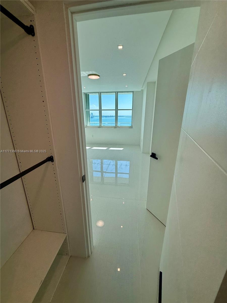 800 Claughton Island Dr #2404, Miami FL 33131