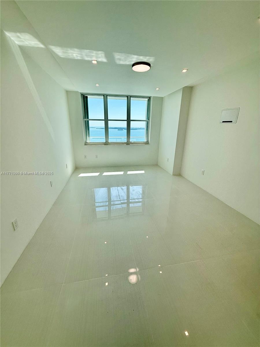 800 Claughton Island Dr #2404, Miami FL 33131