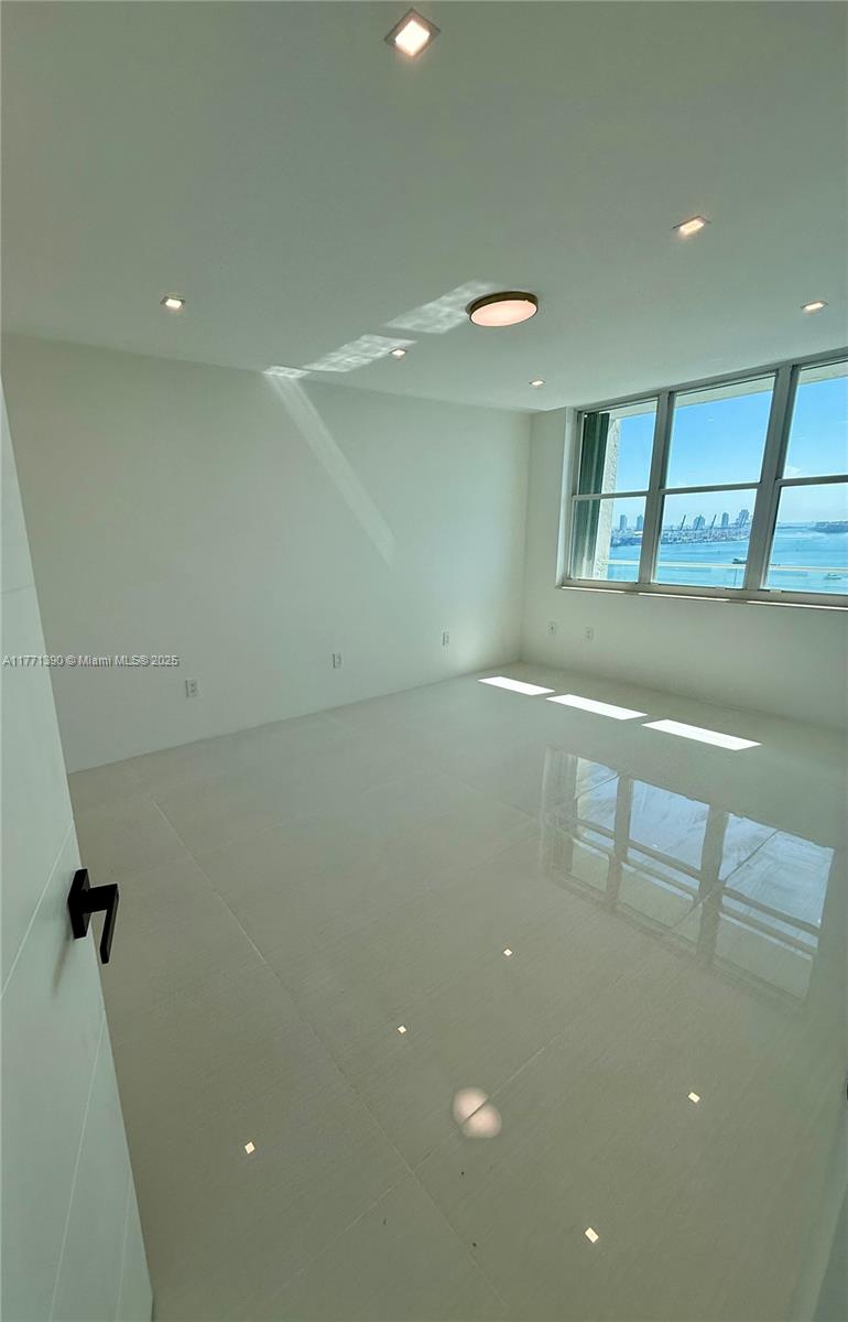800 Claughton Island Dr #2404, Miami FL 33131