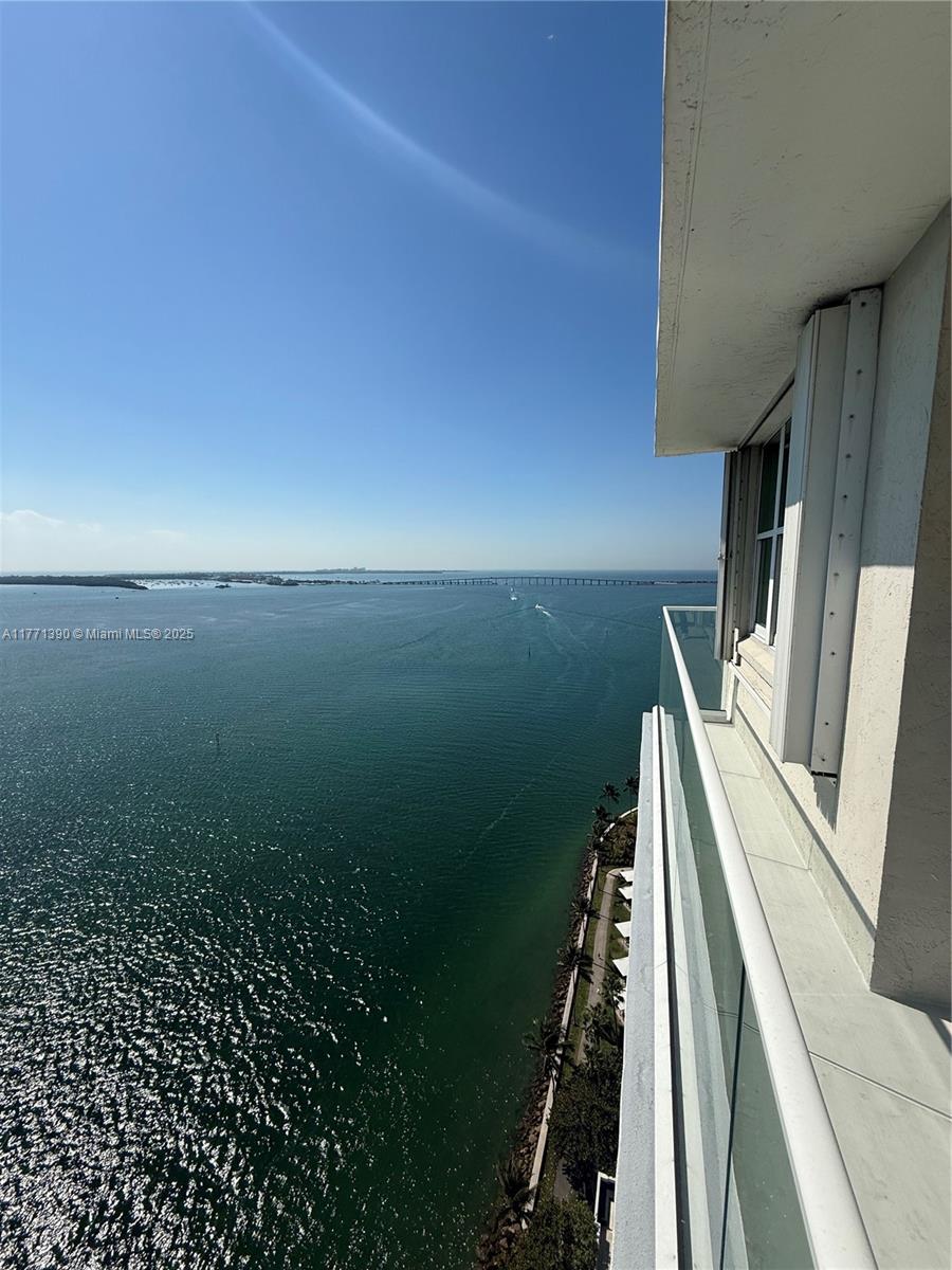 800 Claughton Island Dr #2404, Miami FL 33131