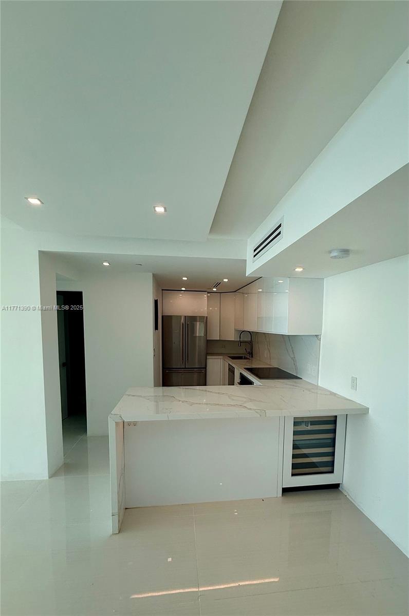800 Claughton Island Dr #2404, Miami FL 33131