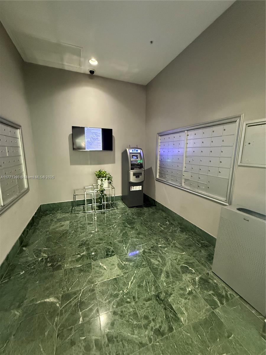 800 Claughton Island Dr #2404, Miami FL 33131