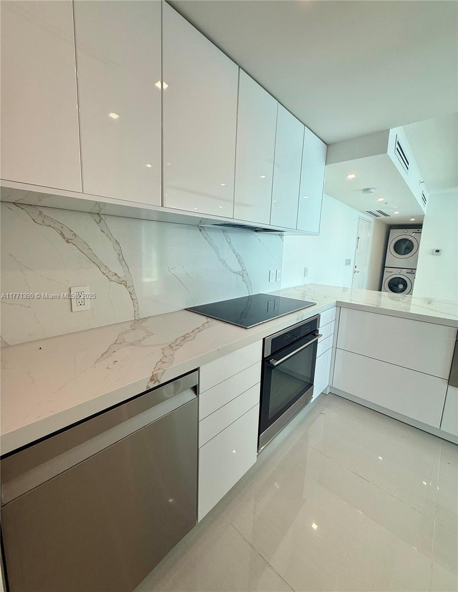 800 Claughton Island Dr #2404, Miami FL 33131