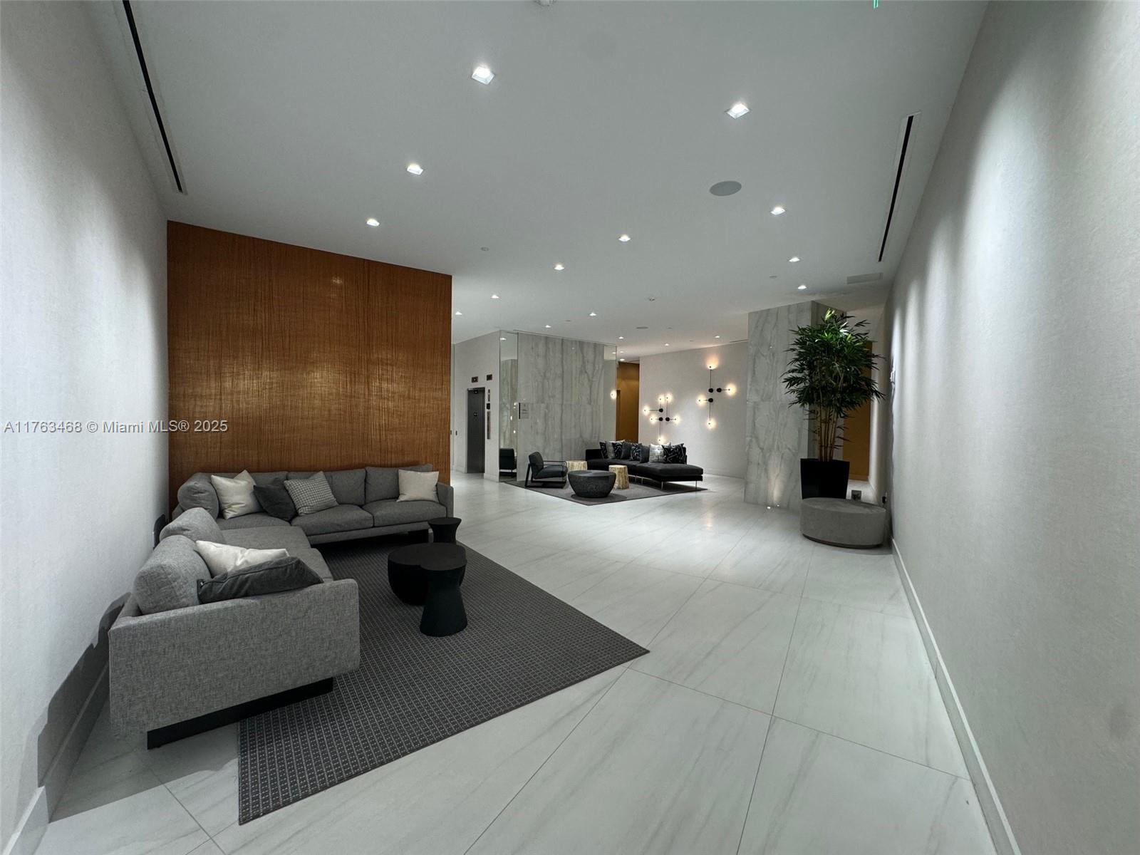 Apartamento à Venda em Sunny Isles Beach, FL