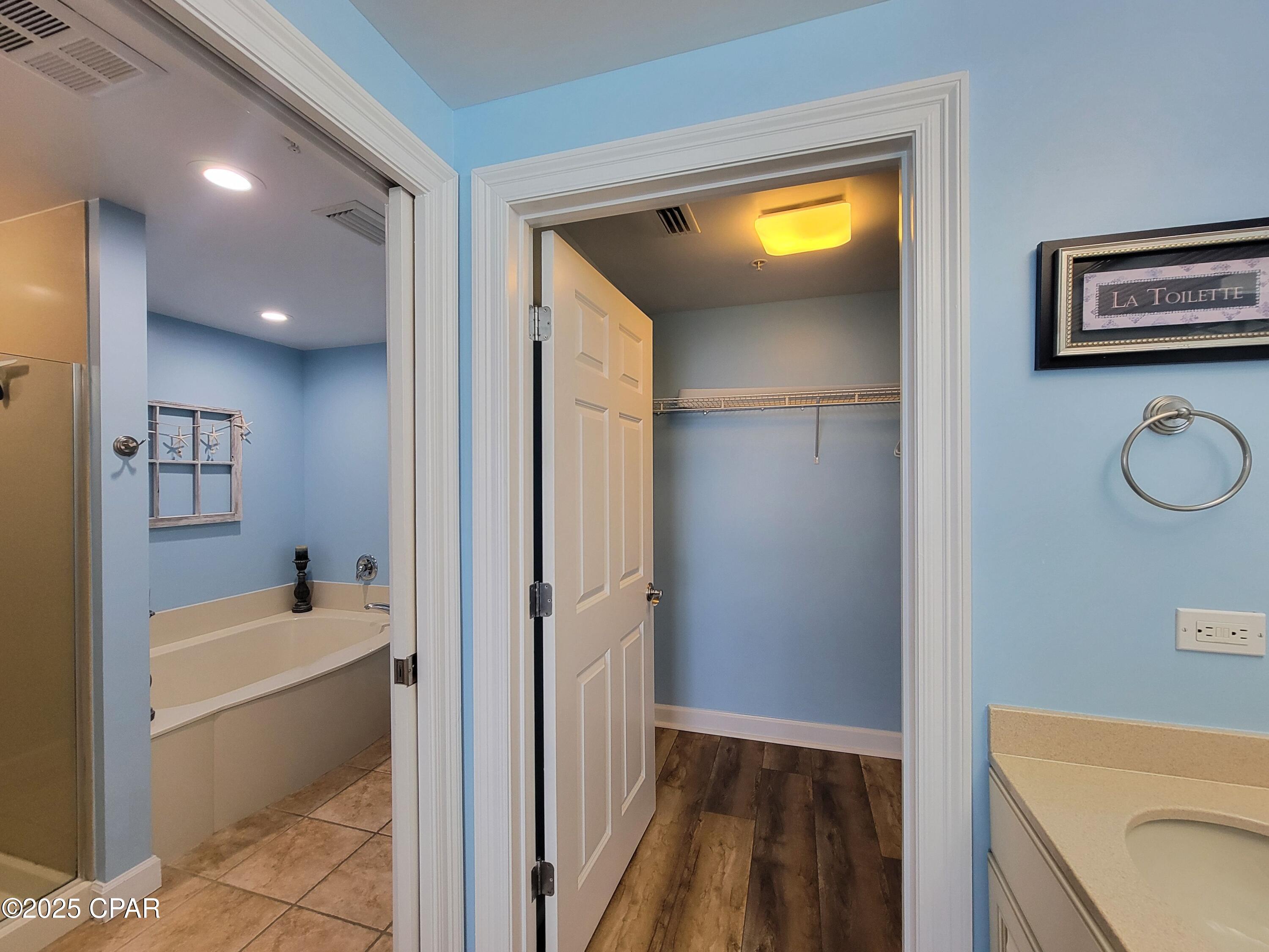 Image 23 For 9450 Thomas Drive 2104b