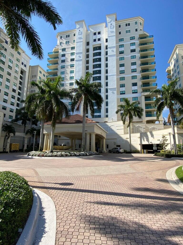 Image to showcase the property located at 3620 Gardens Parkway 1001b