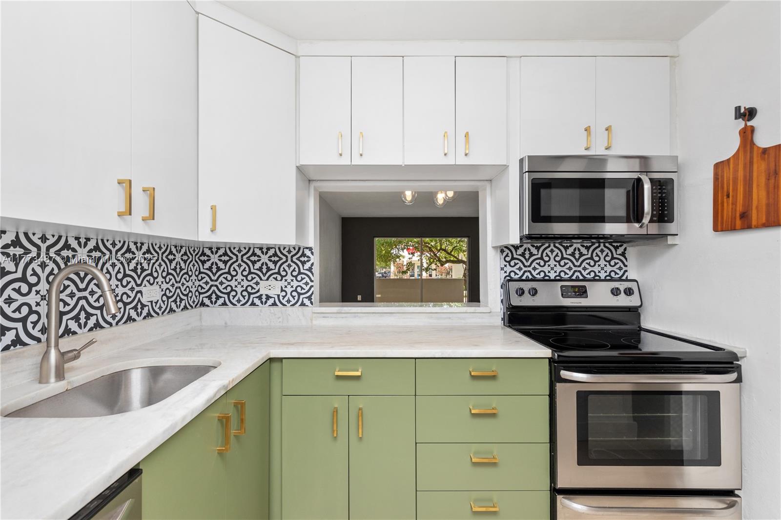 6890 Kendall Drive Unit B202, Pinecrest, Florida 33156