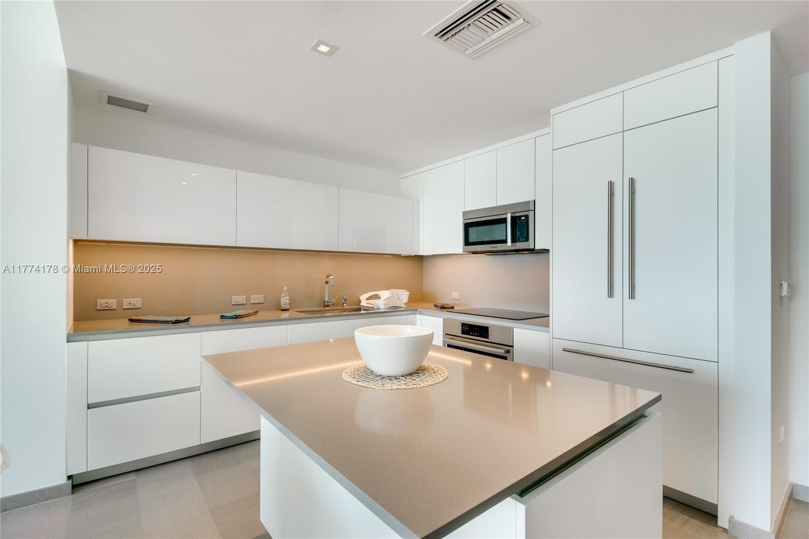 88 SW 7th St #1905, Miami FL 33130