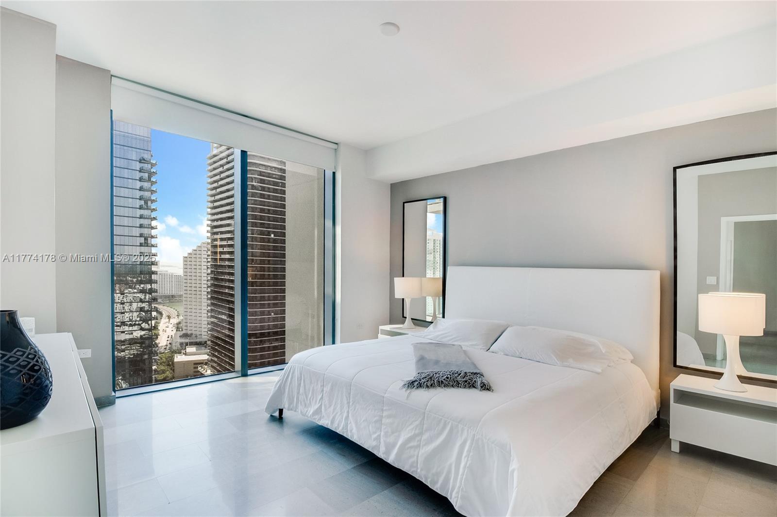 88 SW 7th St #1905, Miami FL 33130
