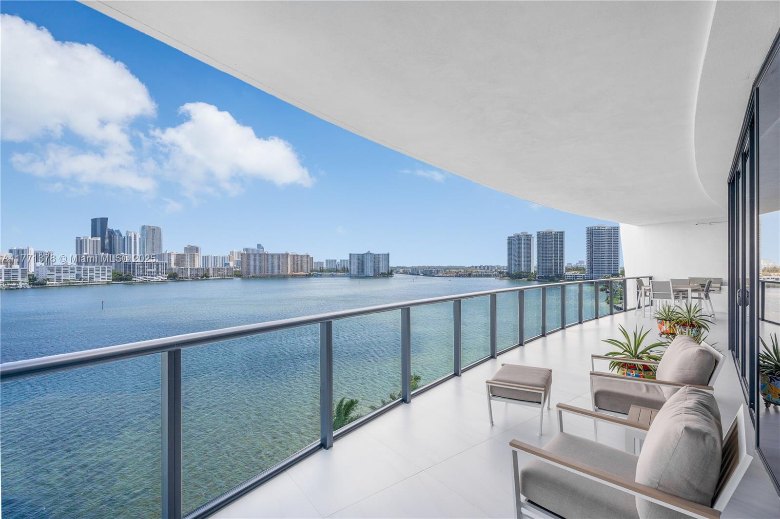 Condo for Sale in Aventura, FL