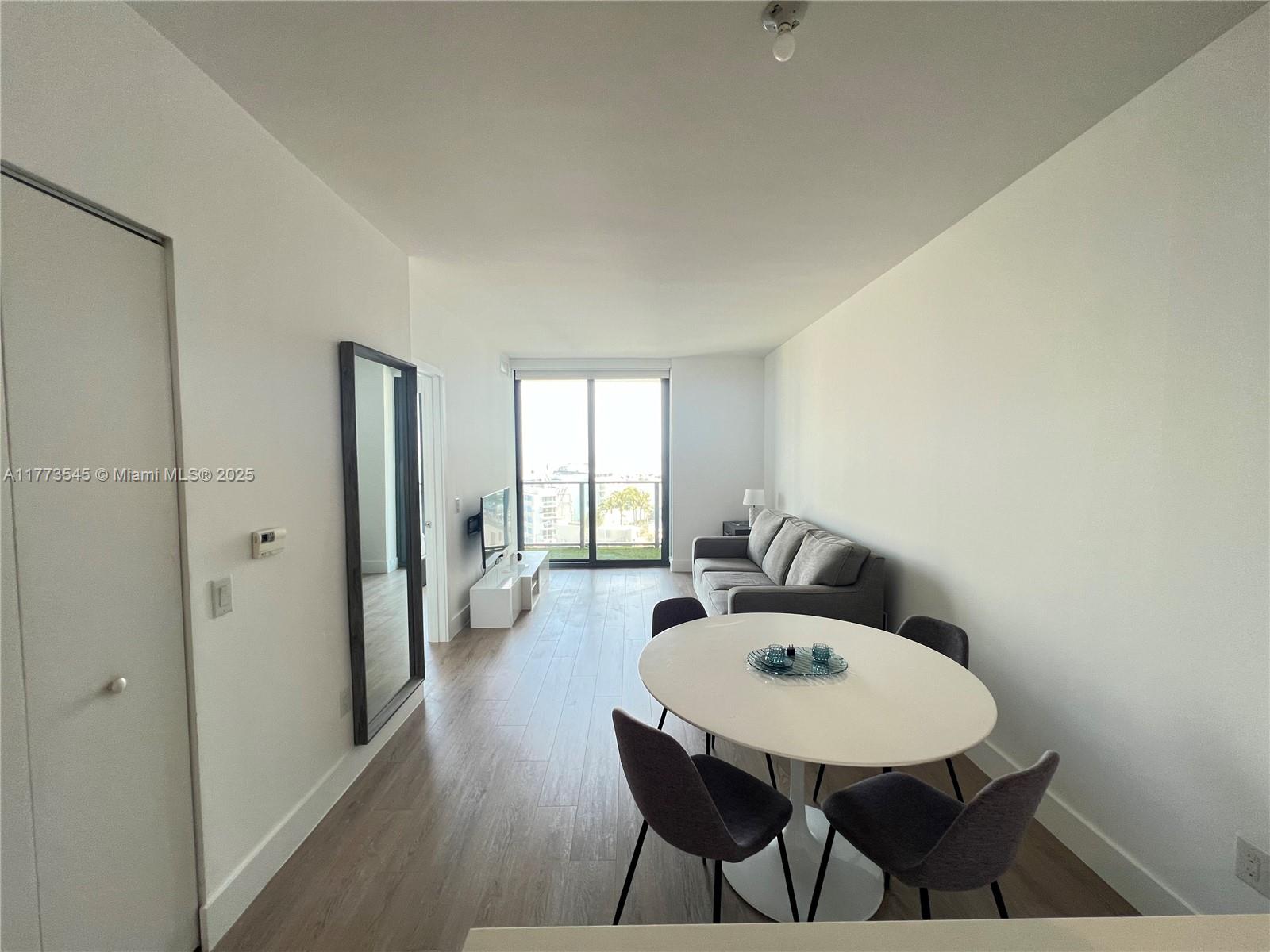 Apartamento à Venda em Miami, FL