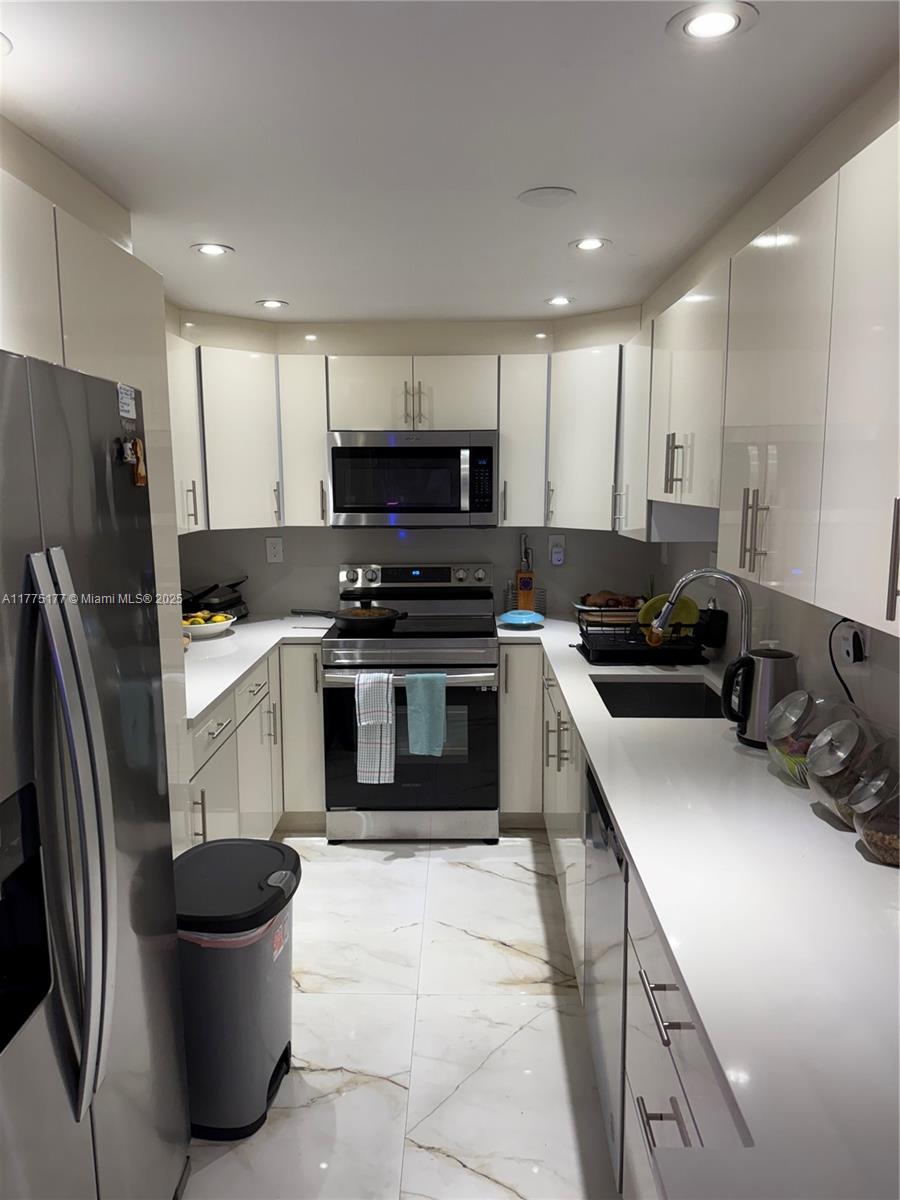 listing main picture