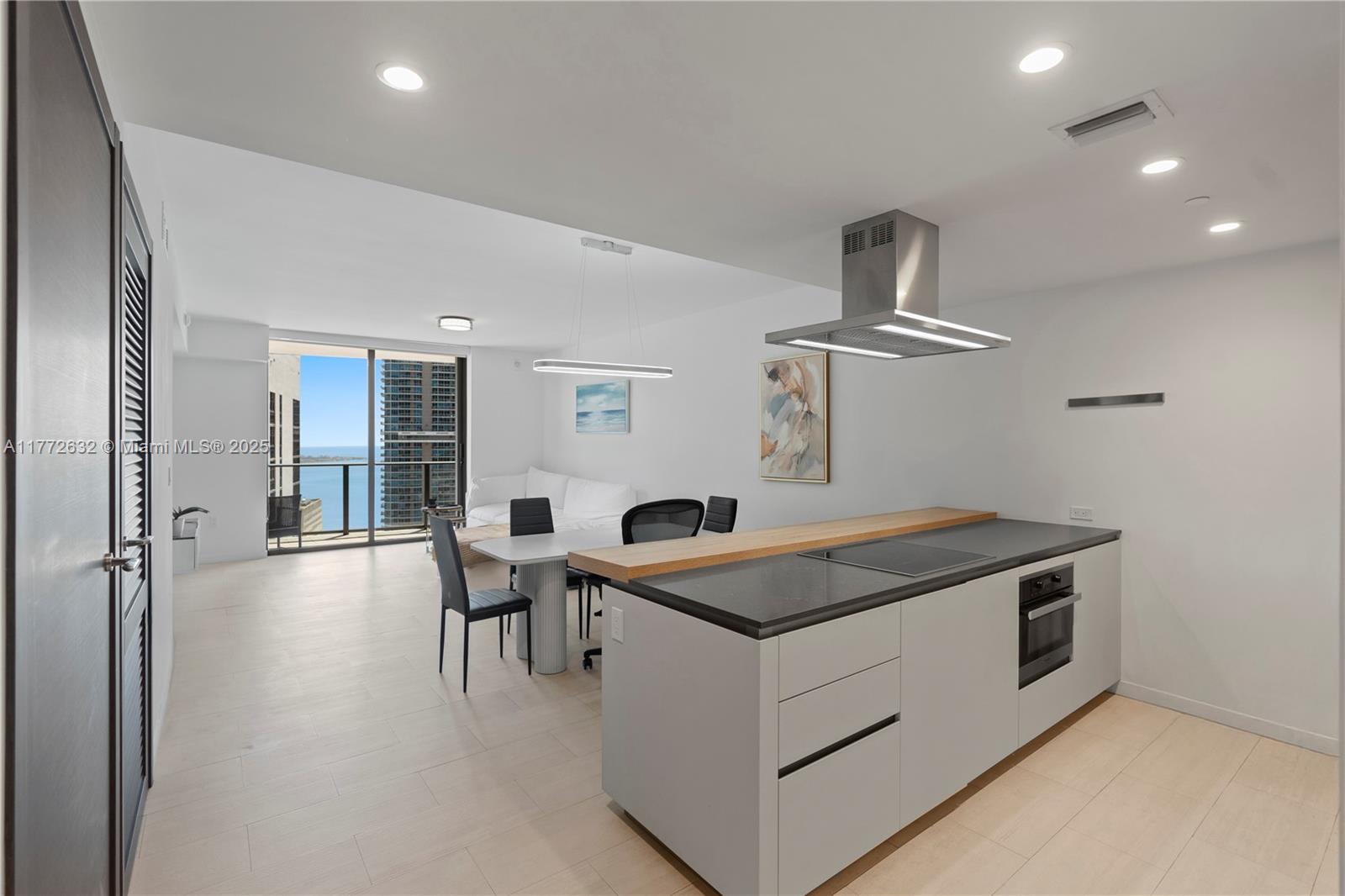 Condo for Sale in Miami, FL