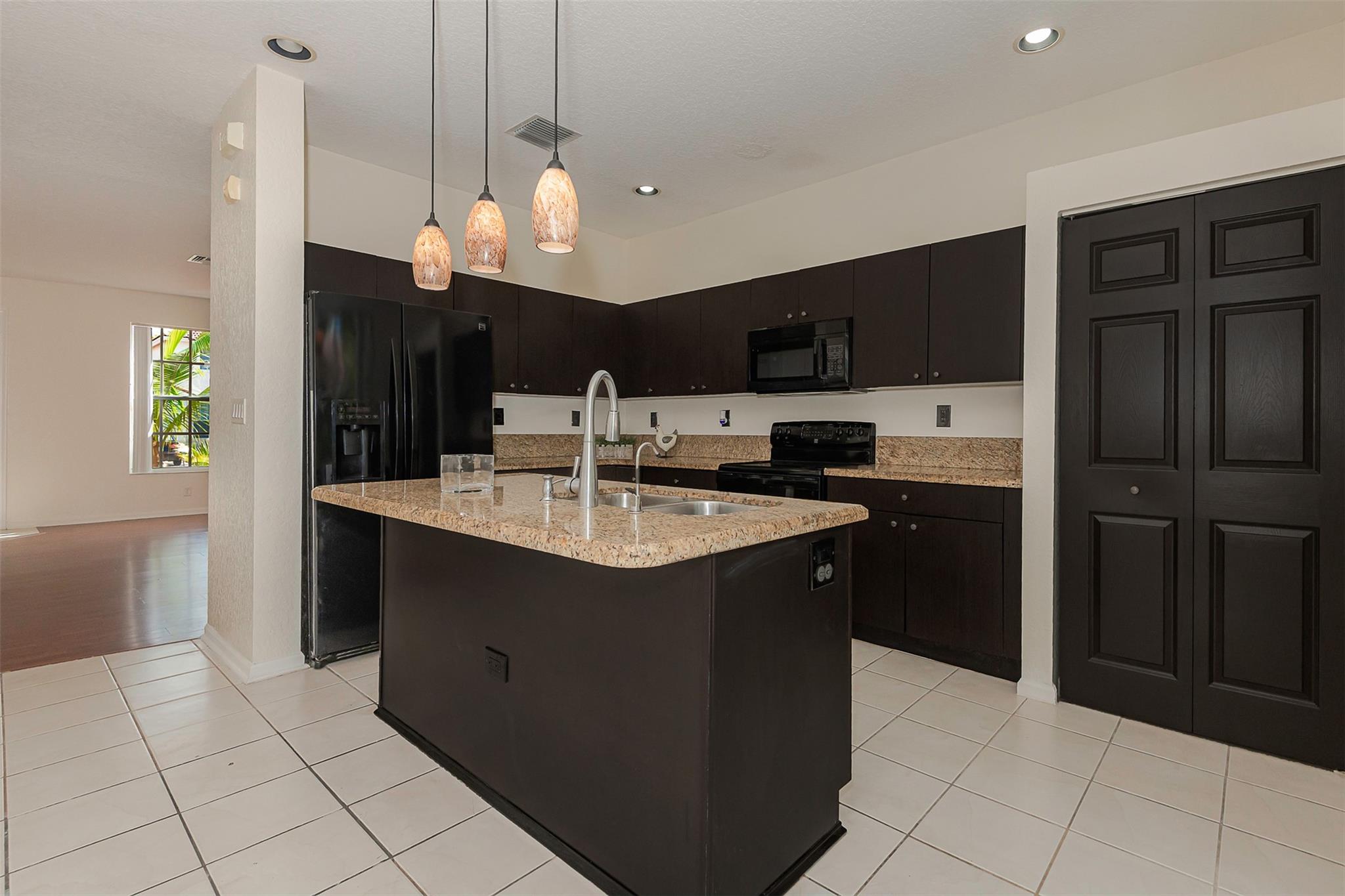 Photo 10 of home located at 18798 SW 28th St 18798, Miramar FL
