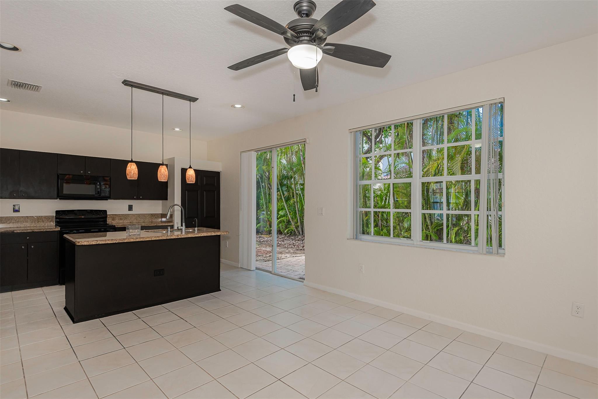 Photo 6 of home located at 18798 SW 28th St 18798, Miramar FL