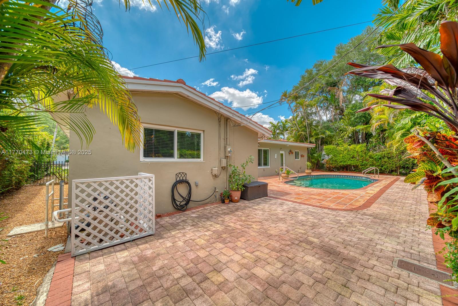 1435 Blue Rd