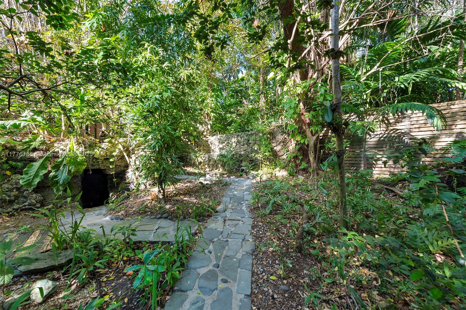 376 NE 85th St, El Portal, Florida image 35