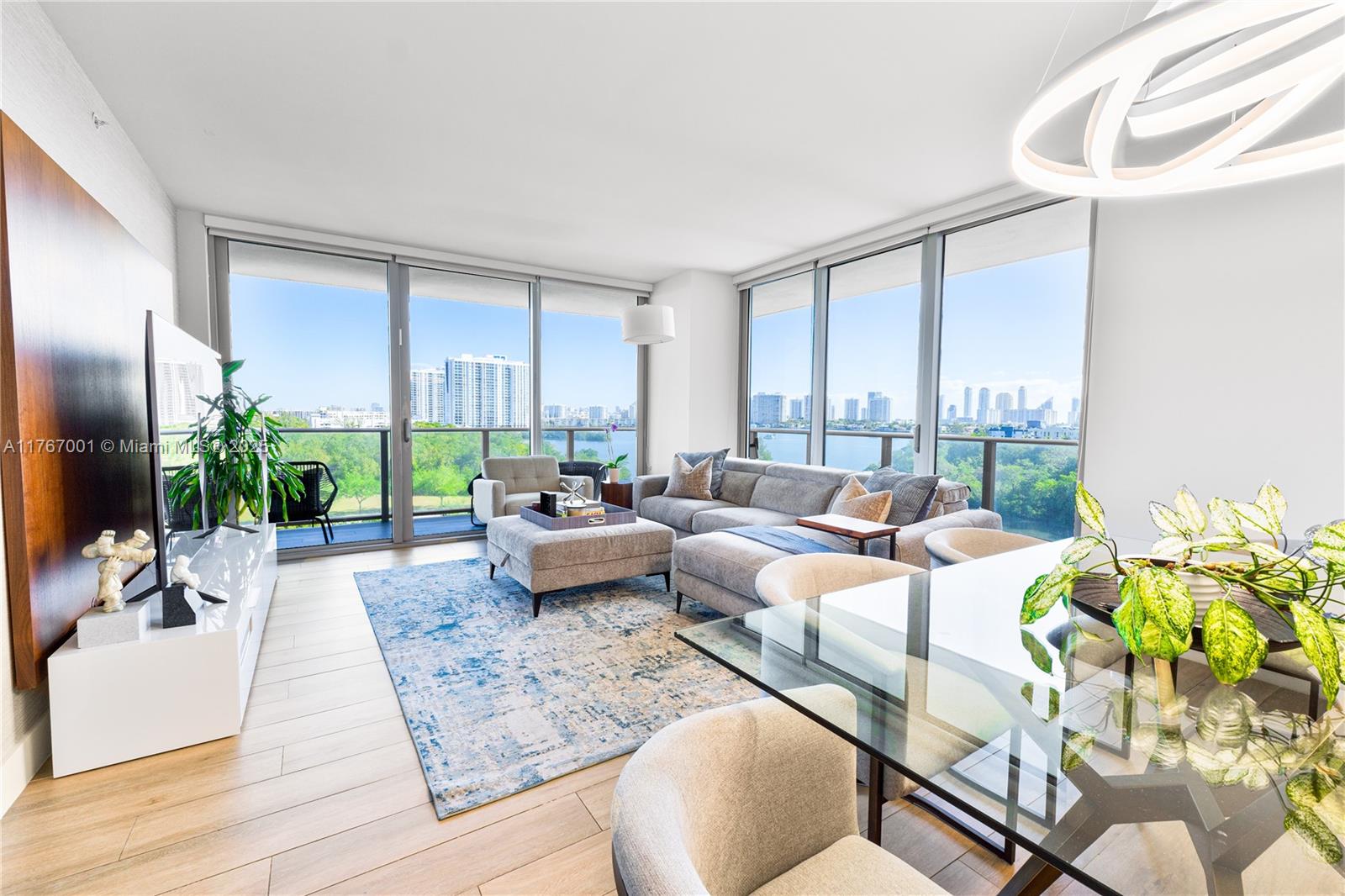 Apartamento à Venda em North Miami Beach, FL