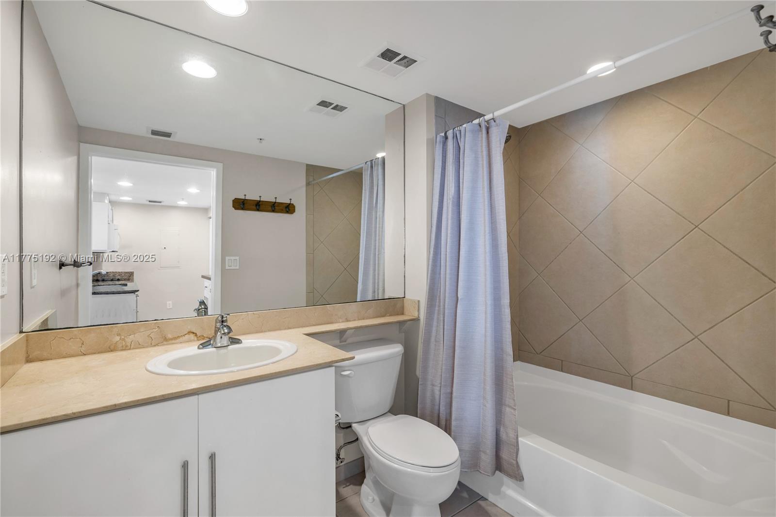 335 S Biscayne Blvd #2706, Miami FL 33131