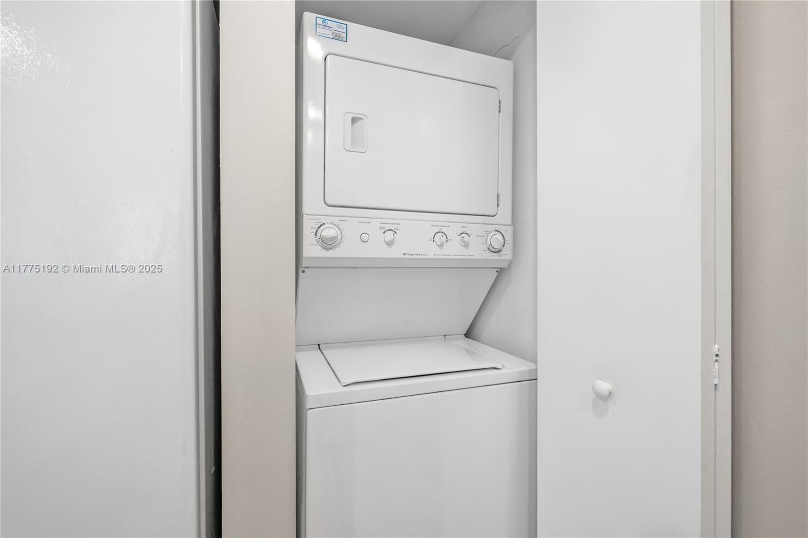335 S Biscayne Blvd #2706, Miami FL 33131