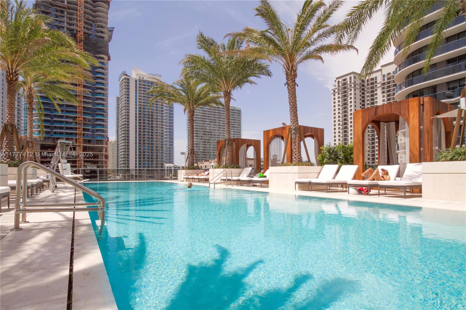 Apartamento à Venda em Miami, FL
