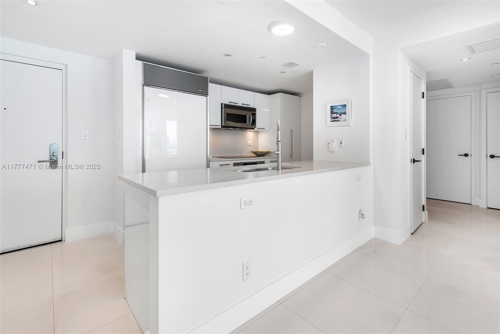 6801 Collins Ave #1206, Miami Beach FL 33141