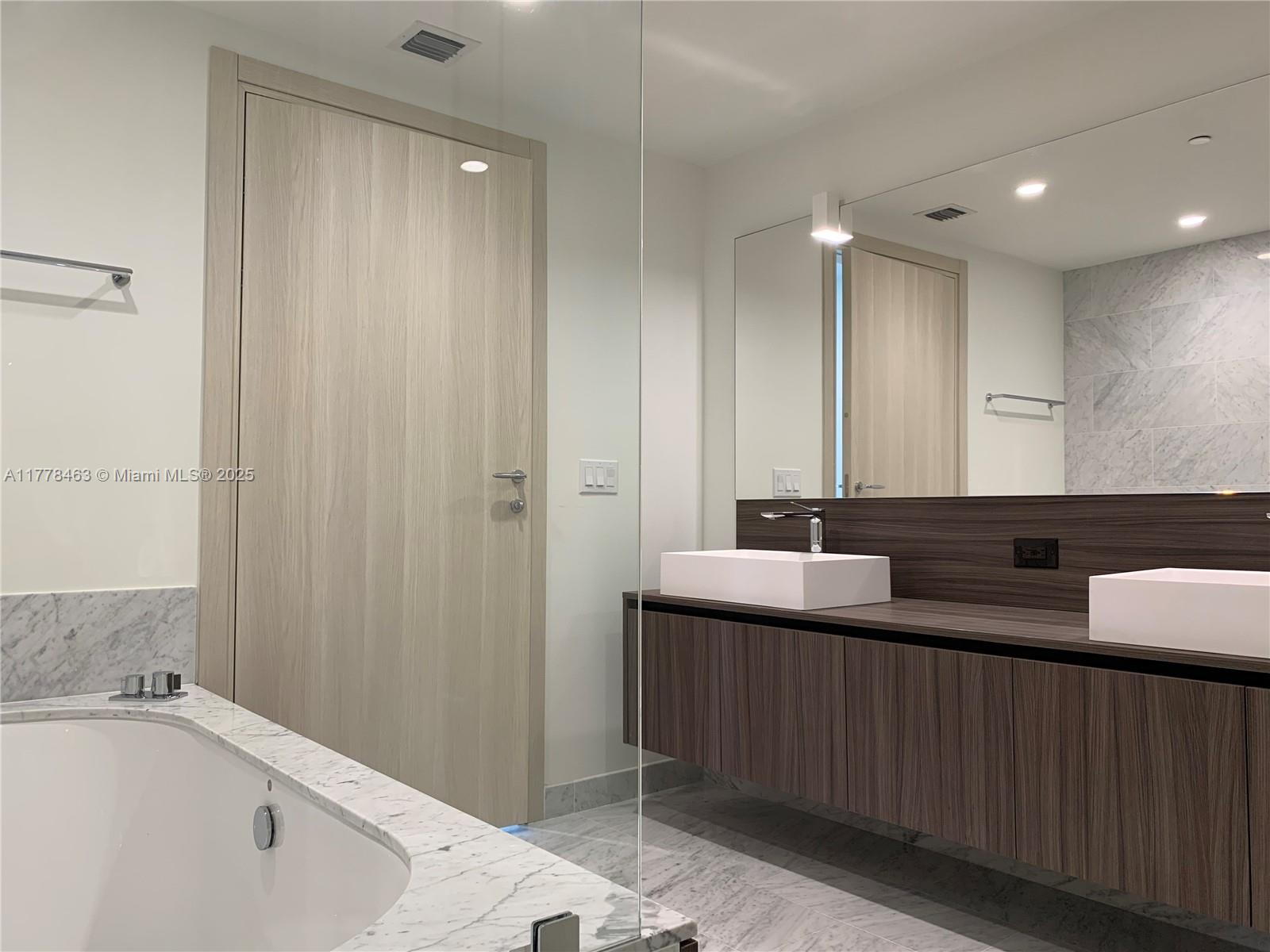 1000 Brickell Plz #1910, Miami FL 33131