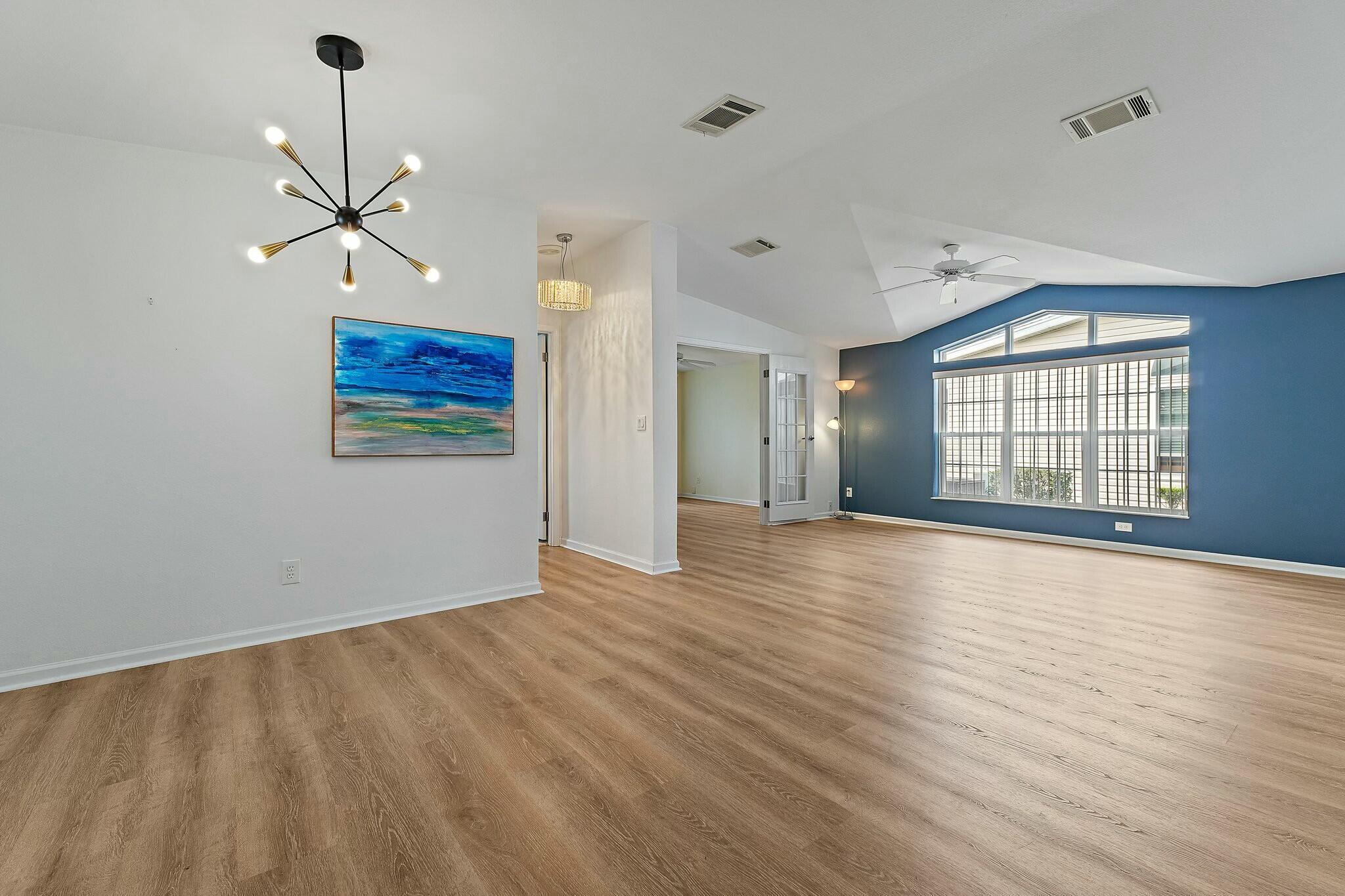 Photo 16 of home located at 3237 Scarlet Tanager Court, Port St Lucie FL