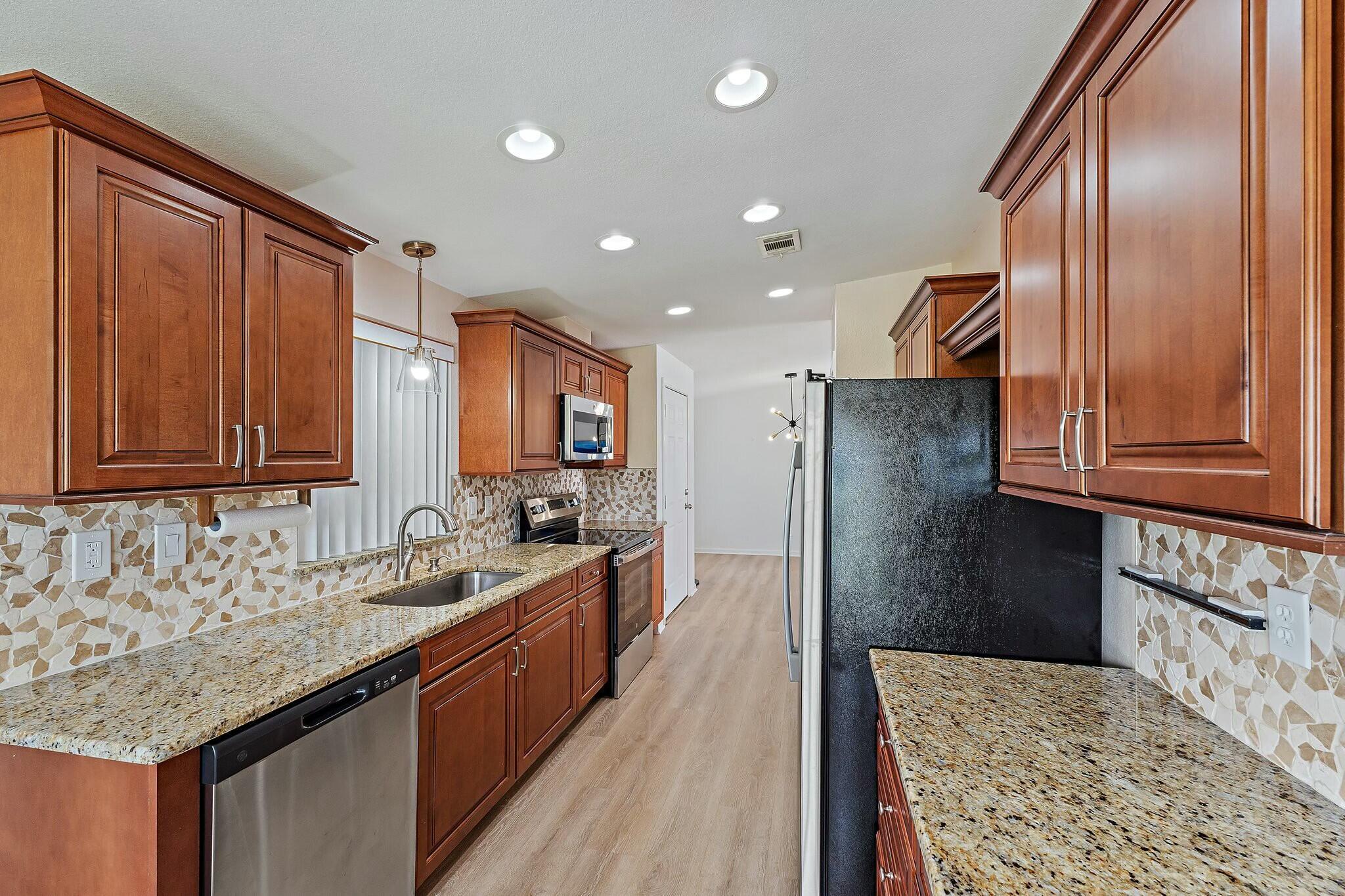 Photo 23 of home located at 3237 Scarlet Tanager Court, Port St Lucie FL