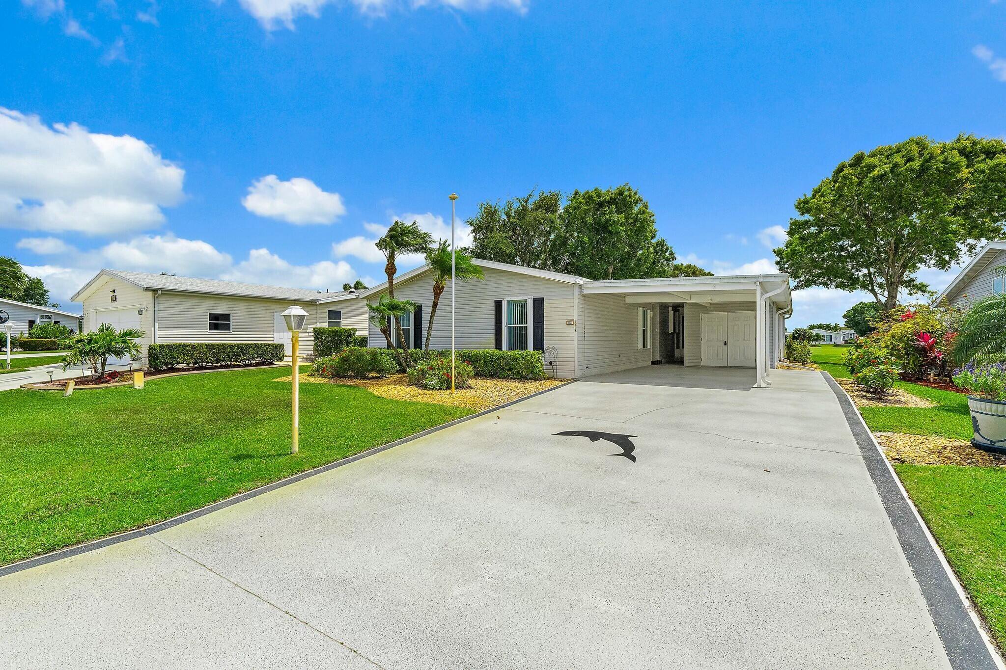 Photo 2 of home located at 3237 Scarlet Tanager Court, Port St Lucie FL