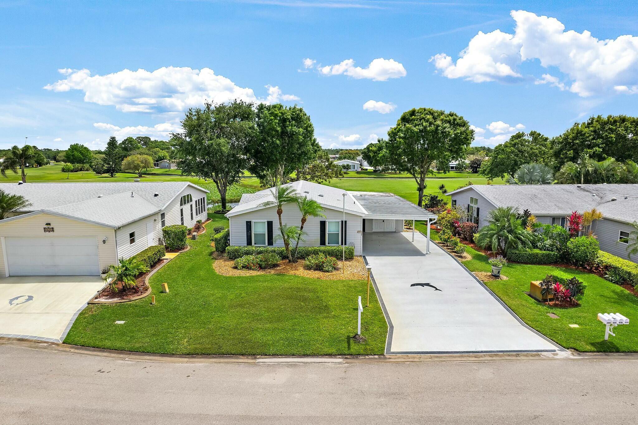 Photo 4 of home located at 3237 Scarlet Tanager Court, Port St Lucie FL