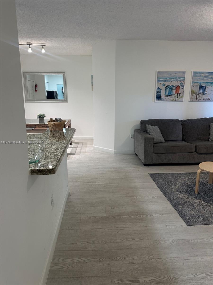 19877 E Country Club Dr #3105, Aventura FL 33180