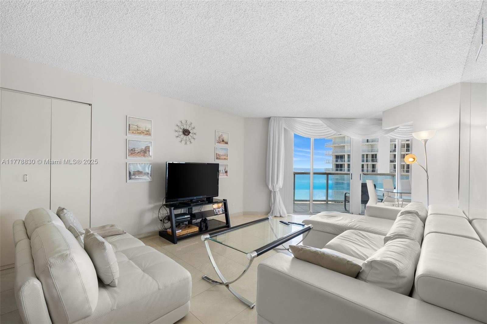 Apartamento à Venda em Sunny Isles Beach, FL