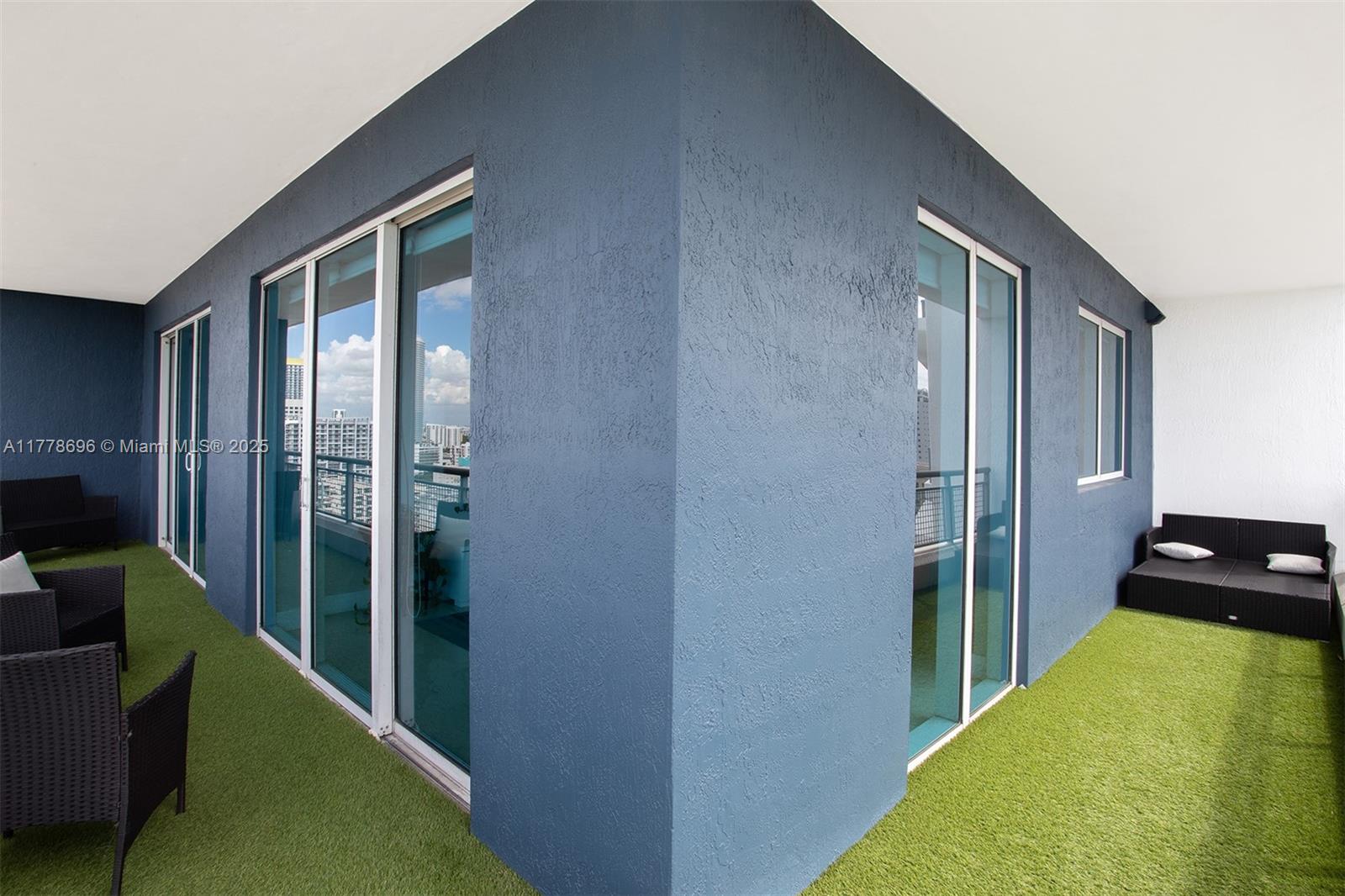 60 SW 13th St #2001, Miami FL 33130