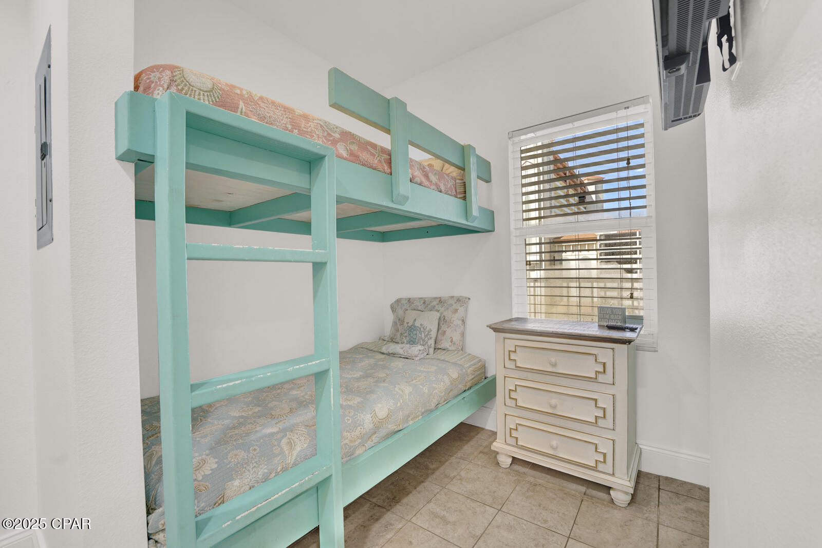 Image 5 For 9902 Thomas Drive 629