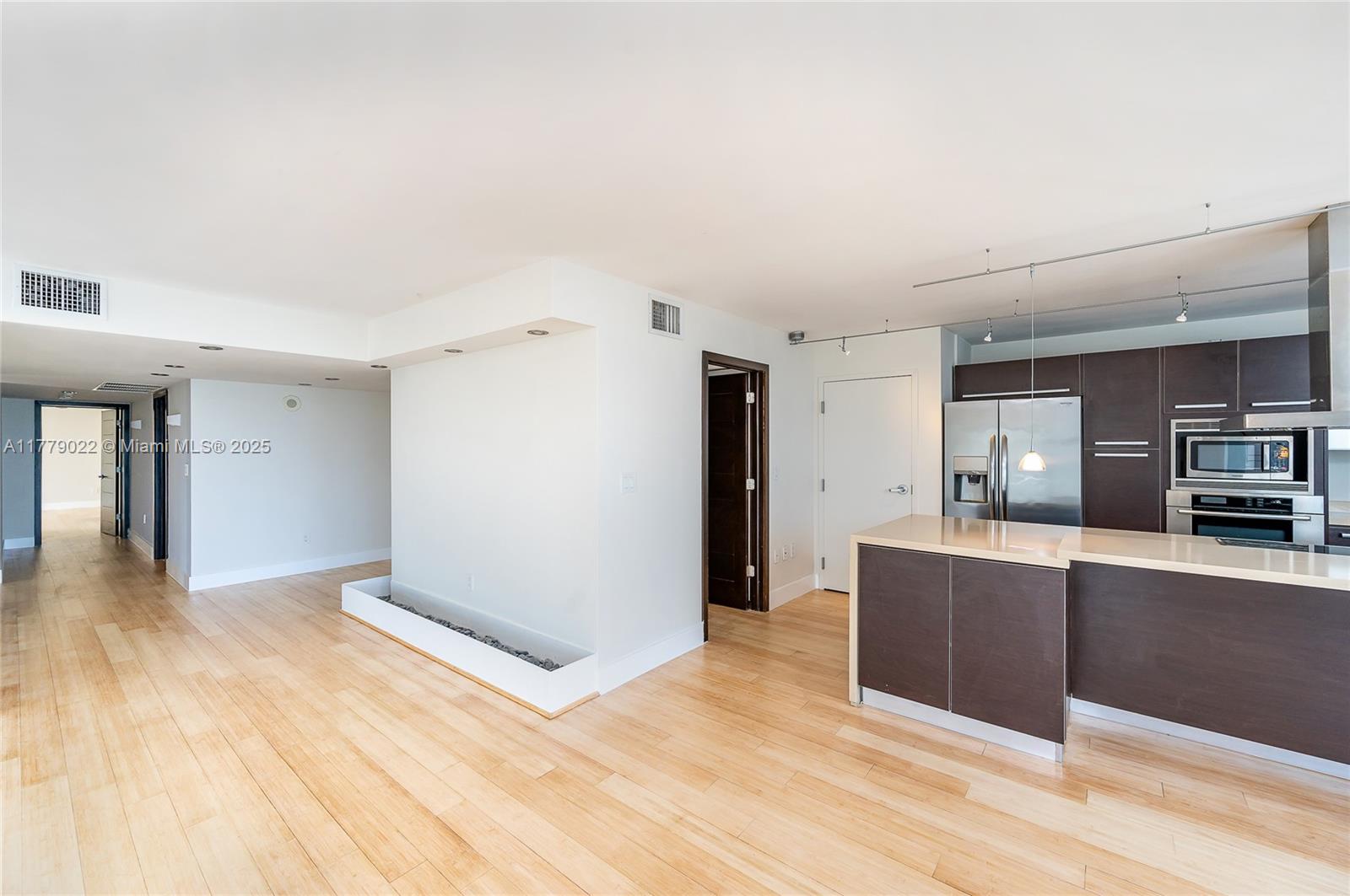 881 Ocean Dr #9A, Key Biscayne FL 33149