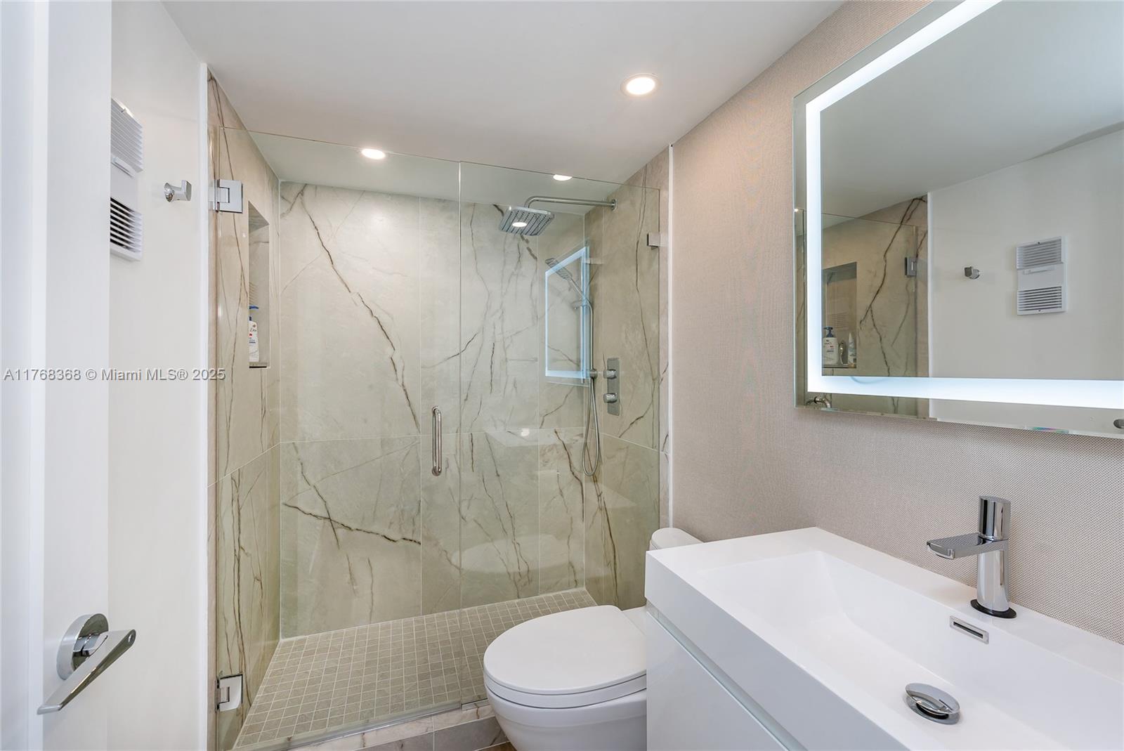199 Ocean Lane Dr #706, Key Biscayne FL 33149