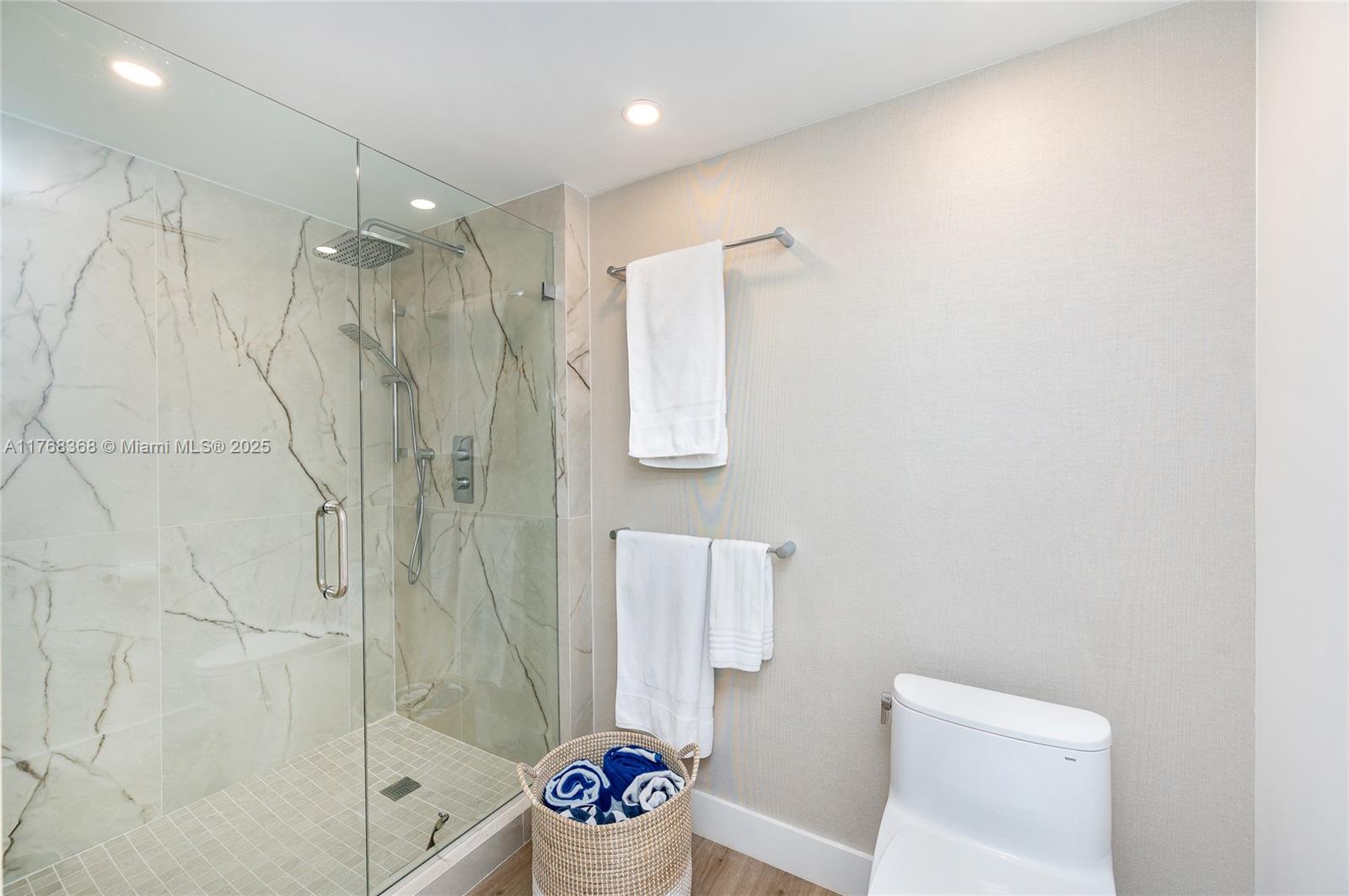 199 Ocean Lane Dr #706, Key Biscayne FL 33149