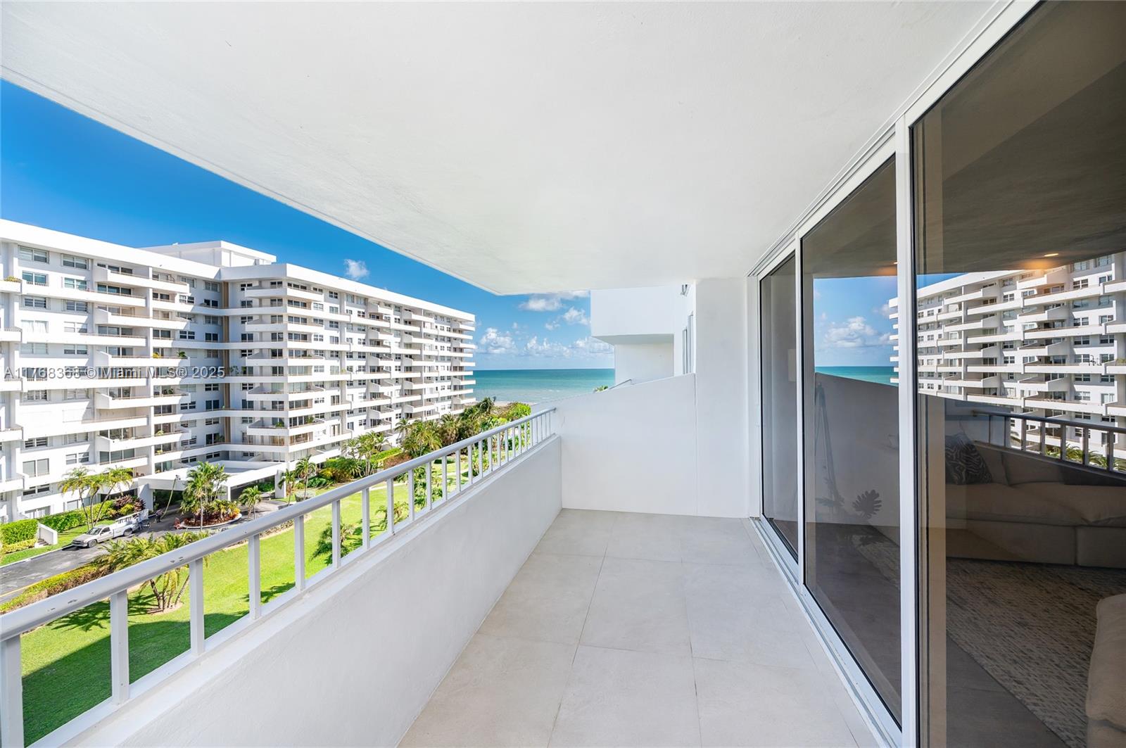 199 Ocean Lane Dr #706, Key Biscayne FL 33149