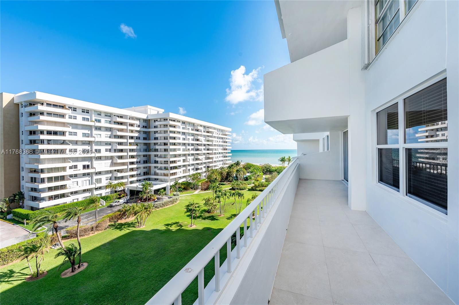 199 Ocean Lane Dr #706, Key Biscayne FL 33149