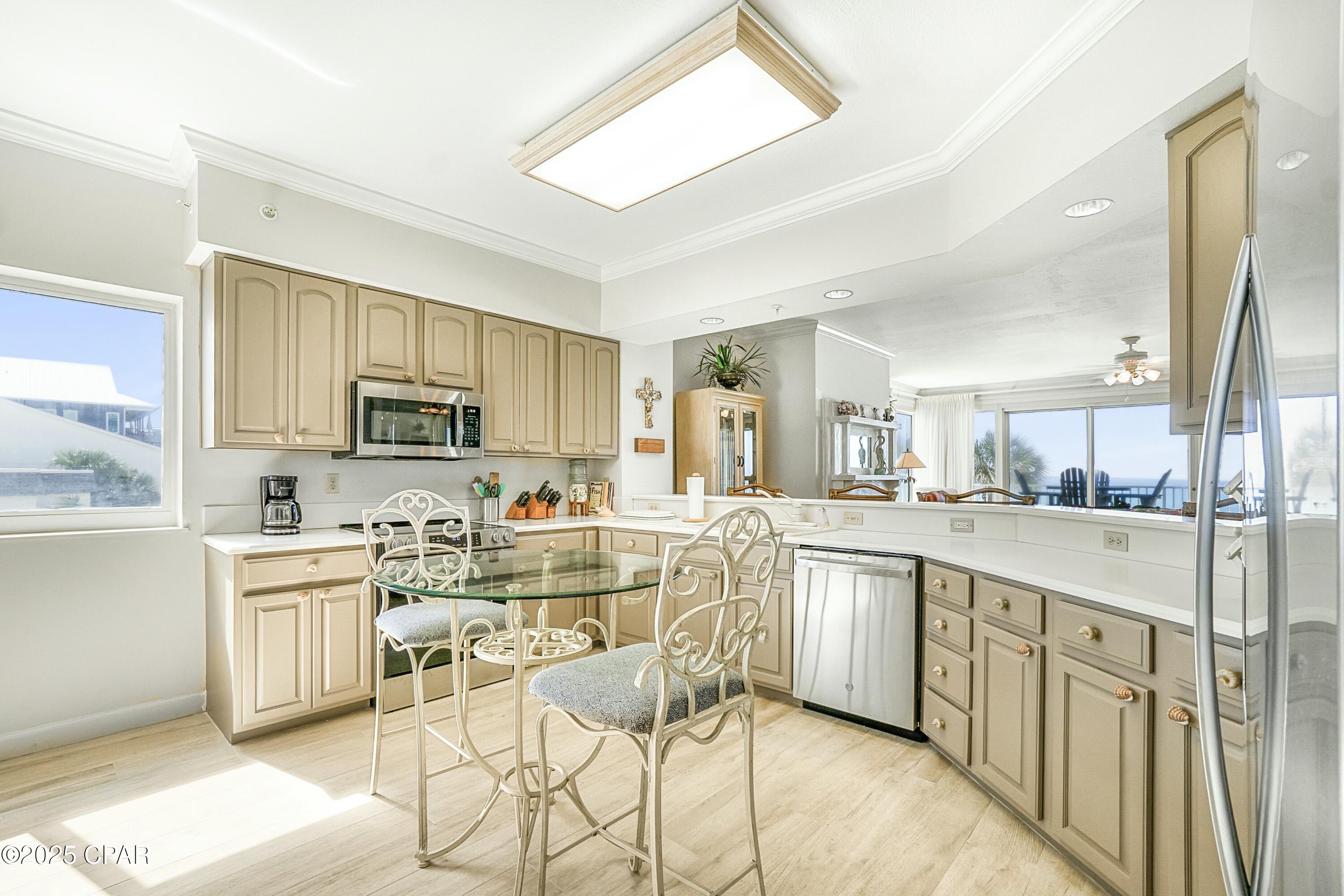 Image 4 For 8601 Surf Drive 1e